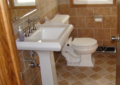 simple-bathroom-designs-for-small-spaces-decorating-home-ideas-gallery-of-beautiful-decoration-with_decorating-in-small-spaces_bathroom-interior-design-decorating-pictures-b_8